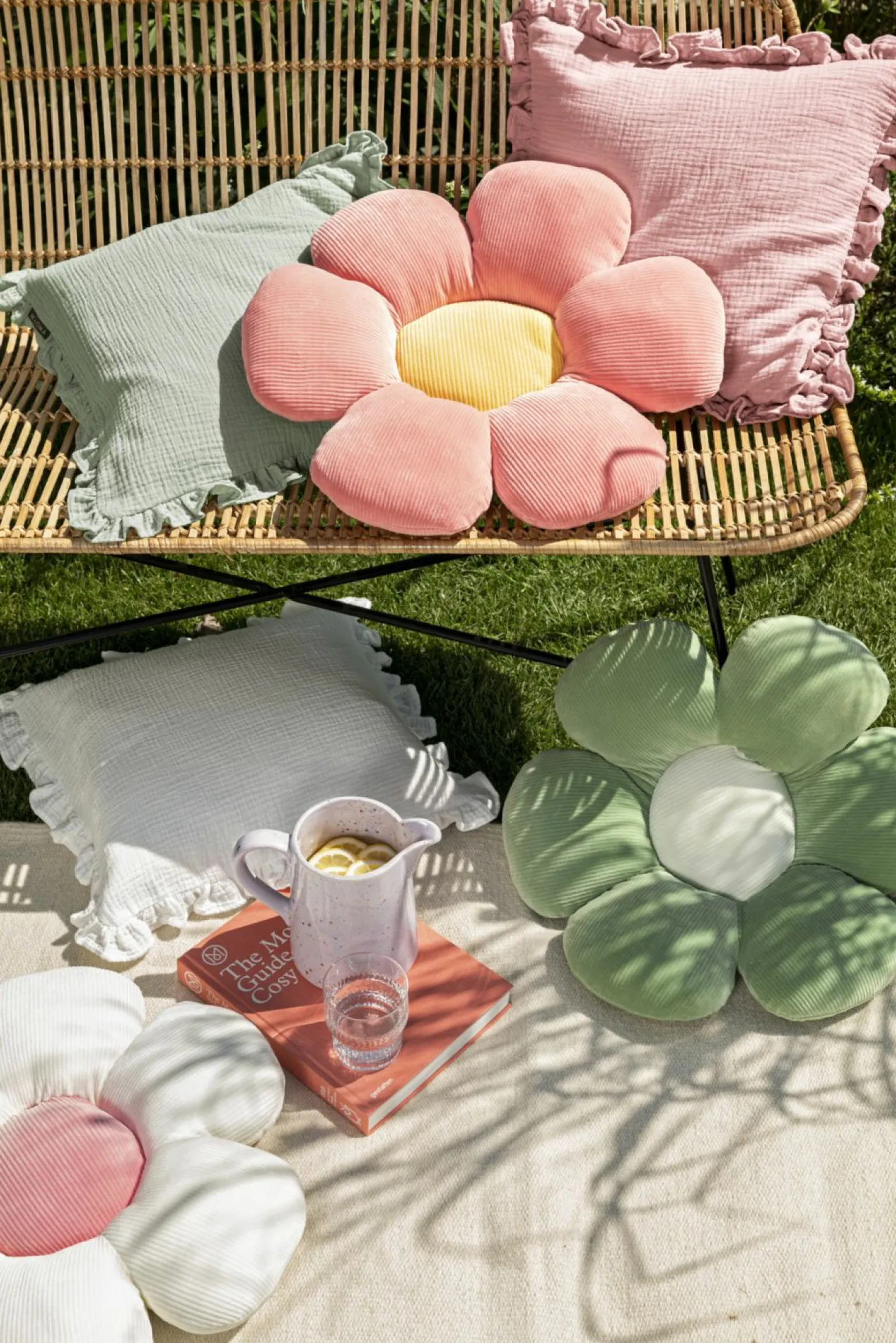 Magma Formkissen "Blume" grün