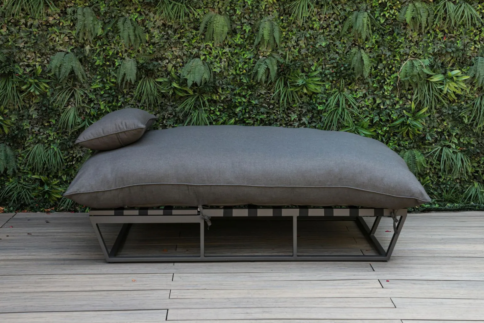 OUTDOOR Sonnenliege mit Cover grau