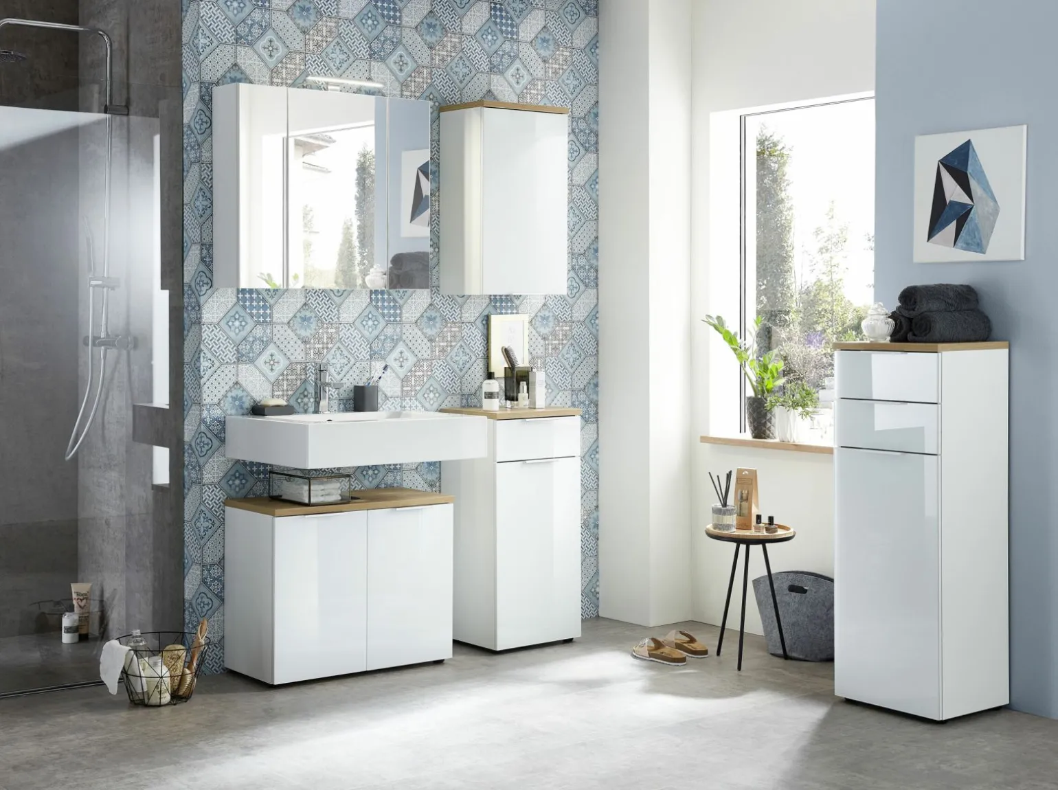 Wandschrank mehrfarbig